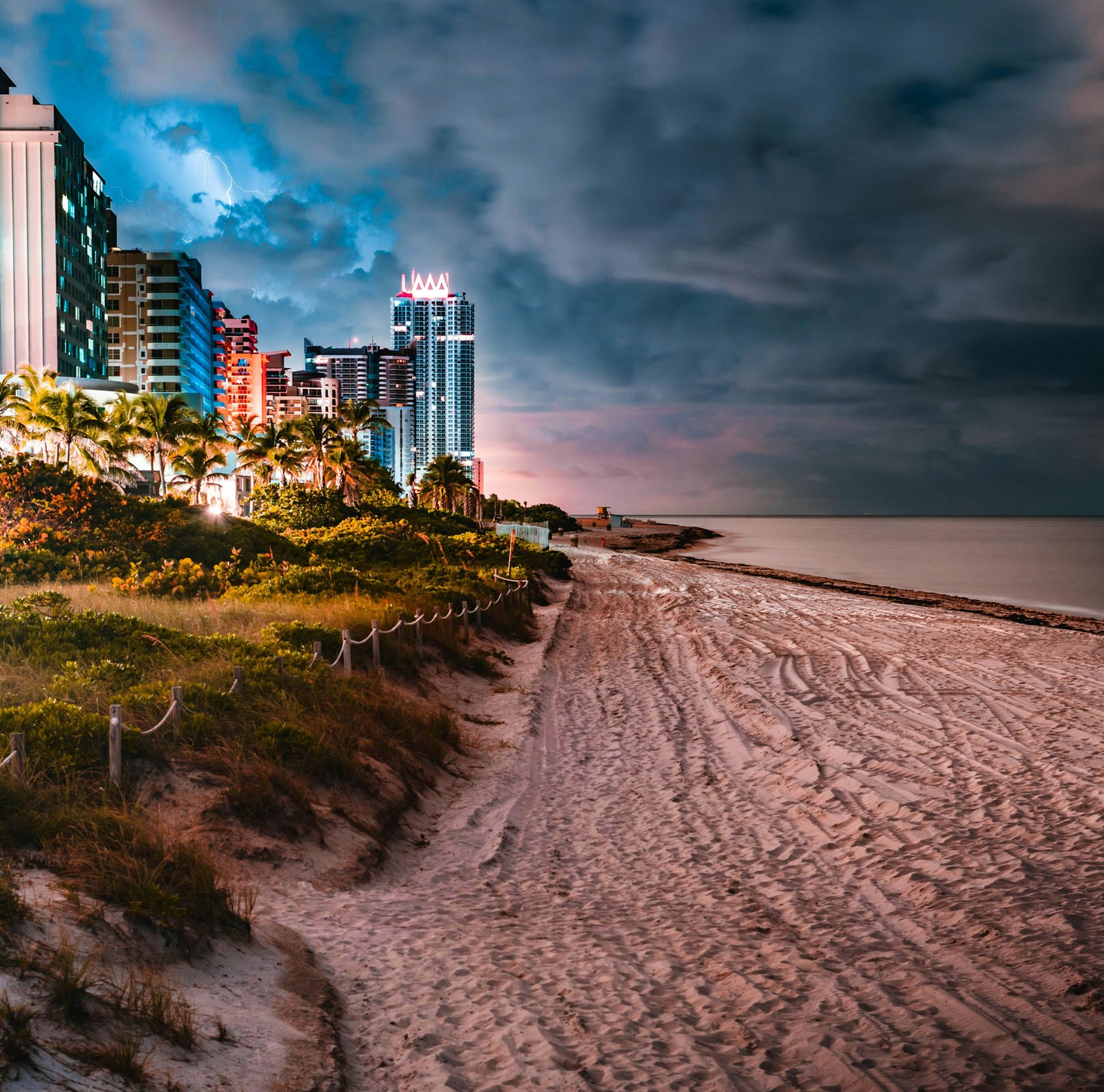 City by the beach 